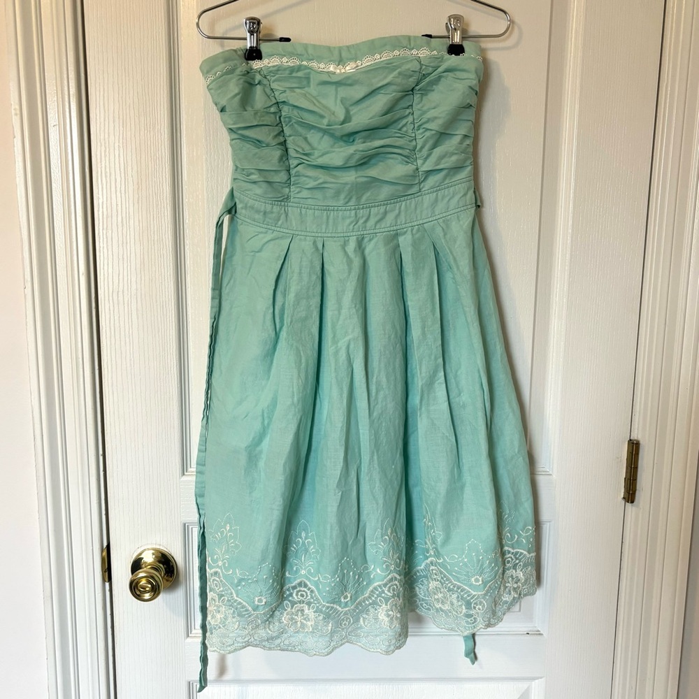 Retro Inspired Strapless Teal Dress